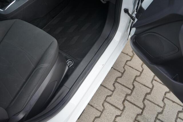 Ford FIESTA 1.0i Trend , Bluetooth, Nieuwe APK, LED, 5-deurs, MF stuur.