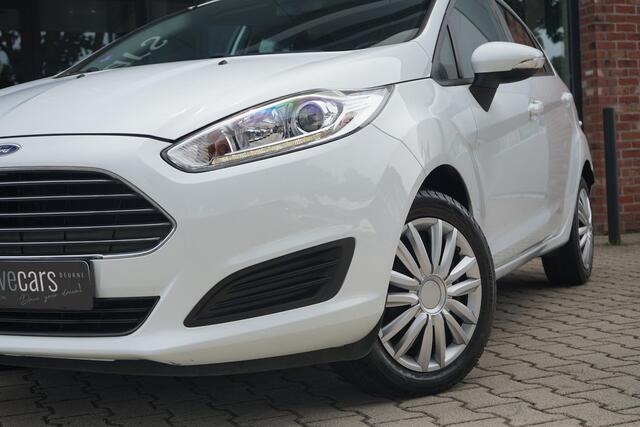Ford FIESTA 1.0i Trend , Bluetooth, Nieuwe APK, LED, 5-deurs, MF stuur.