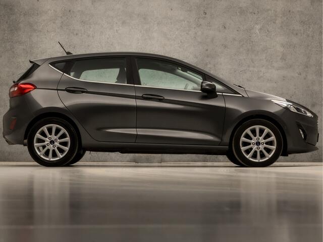 Ford FIESTA 1.0 EcoBoost Titanium Sport (APPLE CARPLAY, GROOT NAVI, STUUR/STOELVERWARMING, CAMERA, SPORTSTOELEN, LANE ASSIST, CRUISE, DAB+, NIEUWSTAAT)