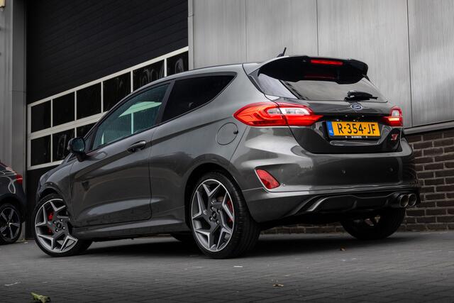 Ford FIESTA 1.5 EcoBoost ST-3 200 pk / Miltek-Uitlaat/ Recaro-Stoelen/ Stoel.Verw/ Keyless/ B&O-Sound/ Xenon/ Camera/ 18'' LMV