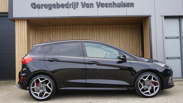 Ford FIESTA 1.5 EcoBoost 200pk ST-3 Recaro LED 5drs *22295km * carplay stoelverw carbon 18inch LM B&O *1ste eigenaar* NL AUTO