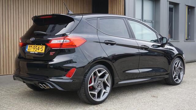 Ford FIESTA 1.5 EcoBoost 200pk ST-3 Recaro LED 5drs *22295km * carplay stoelverw carbon 18inch LM B&O *1ste eigenaar* NL AUTO