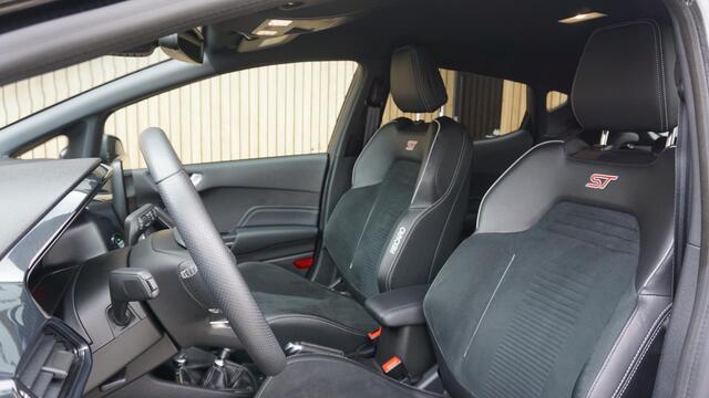 Ford FIESTA 1.5 EcoBoost 200pk ST-3 Recaro LED 5drs *22295km * carplay stoelverw carbon 18inch LM B&O *1ste eigenaar* NL AUTO