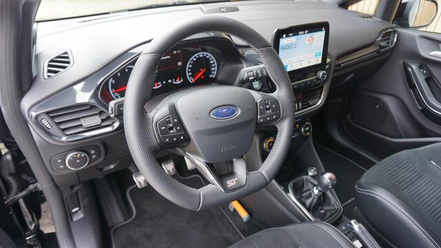 Ford FIESTA 1.5 EcoBoost 200pk ST-3 Recaro LED 5drs *22295km * carplay stoelverw carbon 18inch LM B&O *1ste eigenaar* NL AUTO