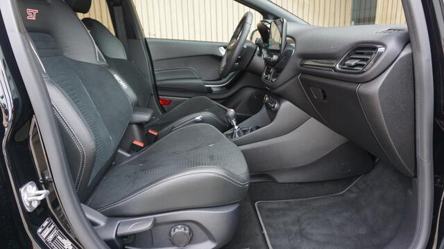 Ford FIESTA 1.5 EcoBoost 200pk ST-3 Recaro LED 5drs *22295km * carplay stoelverw carbon 18inch LM B&O *1ste eigenaar* NL AUTO