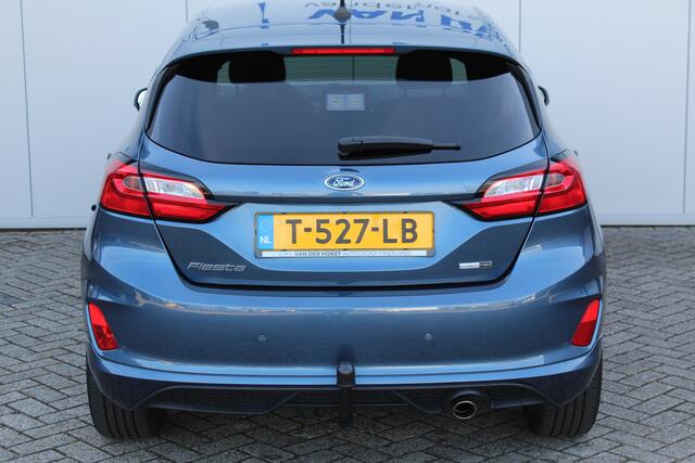 Ford FIESTA 1.0-125pk EcoBoost Mild-Hybrid ST-Line. In nieuwstaat verkerende Ford Fiesta met 125pk van 1e eig. ! Autm. airco, stoel-, stuur- en voorraamverw., LED verl., privacy glass, trekhaak, metallic lak, adaptieve cruise cntrl, navigatie by Apple/Android