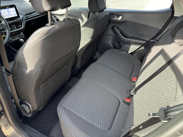 Ford FIESTA 1.0 EcoBoost Hybrid Titanium Automaat / Android Auto/Apple Carplay navigatie / Stoelverwarming / Parkeersensor Achter / zeer lage km stand /