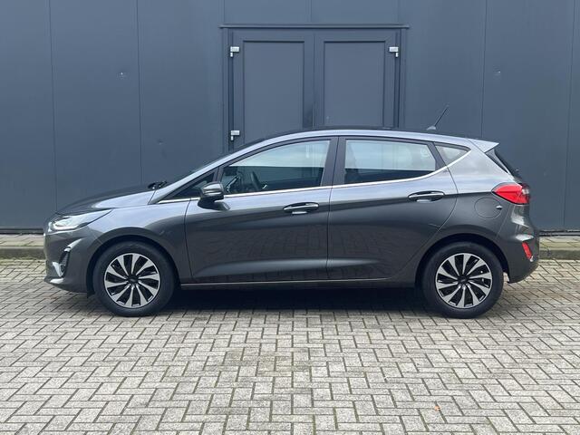 Ford FIESTA 1.0 EcoBoost Hybrid Titanium Automaat / Android Auto/Apple Carplay navigatie / Stoelverwarming / Parkeersensor Achter / zeer lage km stand /