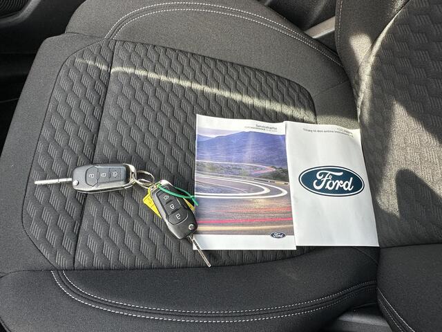 Ford FIESTA 1.0 EcoBoost Hybrid Titanium Automaat / Android Auto/Apple Carplay navigatie / Stoelverwarming / Parkeersensor Achter