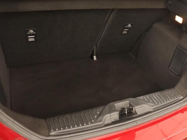 Ford FIESTA 1.0 EcoBoost Hybrid Active X | Trekhaak | B&O Sound | Carplay | Navigatie | Keyless | Climate control | Parkeerhulp | Cruise control