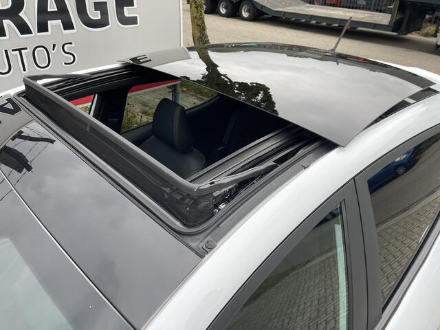 Ford FIESTA 1.0 EcoBoost Hybrid ST-Line X 18''/Panoramadak/Adaptieve cruise/Keyless/Camera/Blindspot/DAB/Apple Carplay & Android Auto/Stoel+stuur+voorruit verwarming