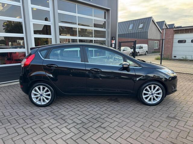 Ford FIESTA 1.0 ECOBOOST 100PK TITANIUM / NAVI / AIRCO / CRUISECONTROL / RIJKLAAR!
