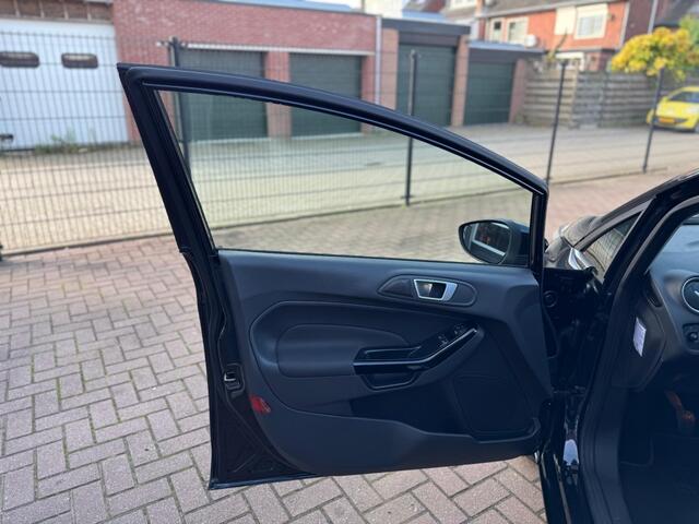 Ford FIESTA 1.0 ECOBOOST 100PK TITANIUM / NAVI / AIRCO / CRUISECONTROL / RIJKLAAR!