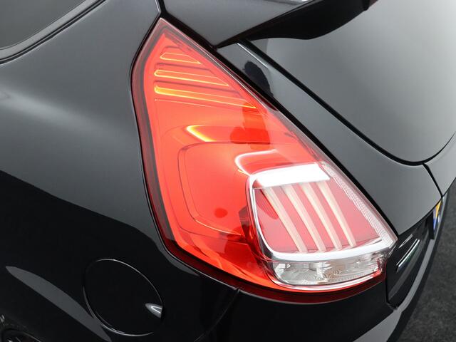 Ford FIESTA 1.0 EcoBoost Black Edition Airco, Bluetooth, Boordcomputer, Hill hold fucntie, Parkeersensoren achter, Cruise Control, Spraakbediening, Start/stop systeem, Elektronisch Stabiliteits Programma, Elektronische remkrachtve opvallend sportieve hatchback met ee