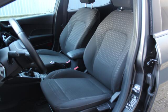 Ford FIESTA 1.0 EcoBoost Titanium 94pk Mooie en zuinige Ford Fiesta in de luxe Titanium uitvoering. Trekhaak, Clima, Cruise, Lane Assist,