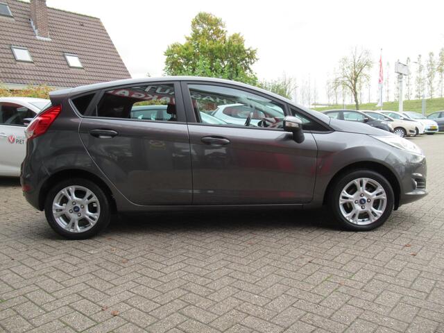 Ford FIESTA 1.0 Style Ultimate | Airco | Navigatie | Parkeersensoren | Incl. Garantie | Lichtmetalen velgen | LED Dagrijverlichting |