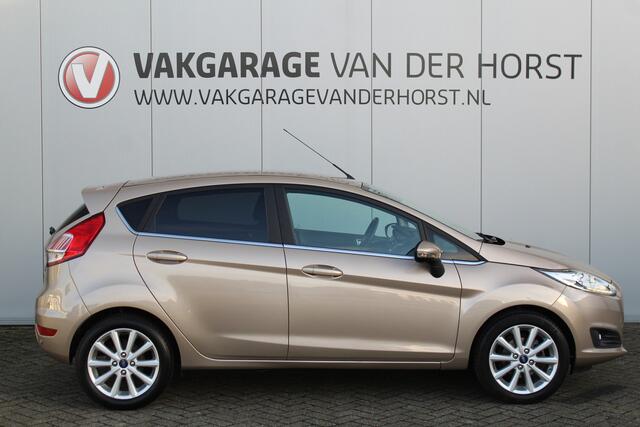 Ford FIESTA 1.0-100pk EcoBoost Titanium. Nette en erg goed onderhouden Ford Fiesta. Airco, navigatie, telefoonvoorb., LM wielen, cruise control, parkeersensoren achter etc.
