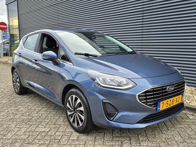 Ford FIESTA 1.0 EcoBoost Hybrid Titanium | Parkeersensoren | Keyless Entry | Stoel en Stuurverwarming | Voorruitverwarming | Navigatie via Apple Carplay of Android Auto |