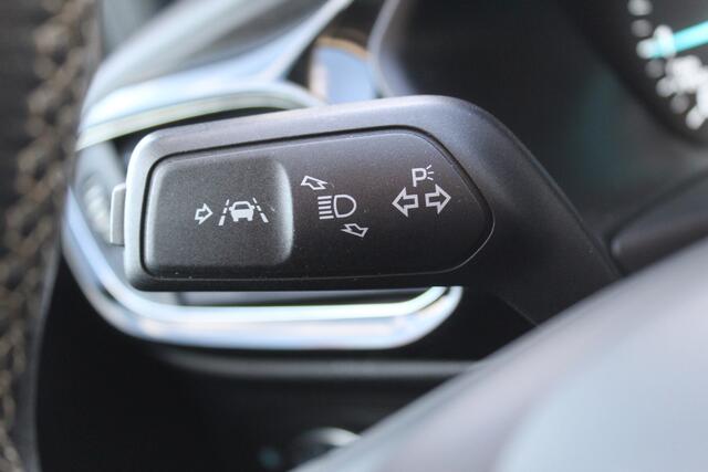 Ford FIESTA 1.0-100pk EcoBoost Titanium 5deurs Mooie en zuinige Ford Fiesta in de luxe Titanium uitvoering. Climate control , Cruise control , Navigatie , Bluetooth