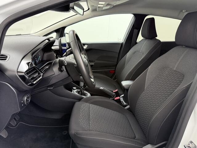 Ford FIESTA T 125PK Hybrid Titanium X Apple Carplay Android Auto Navi Bordherkenning Camera Ecc Cruise Control Pdc Lmv Privacy Glas Led Ford Sync 3 Keyless Bluetooth DAB+ 1e Eigenaar Origineel Nederlandse Auto ¤ 26000 nieuw!