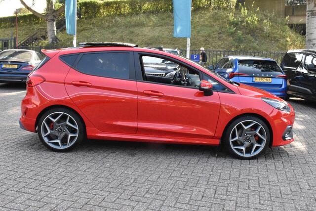 Ford FIESTA 1.5 EcoBoost ST-3 Schuifdak | Recaro-Seats | Stoelverwarming | 12 mnd BOVAG garantie | Whatsapp 06-53188999