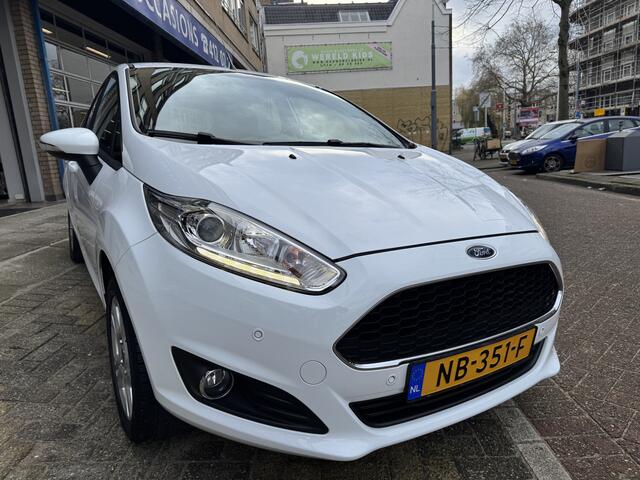 Ford FIESTA 1.0 Style Ultimate 98008KM! NAP | Navigatie | Cruise Control | Parkeersensoren | Lichtmetalen Velgen | Dealeronderhouden |