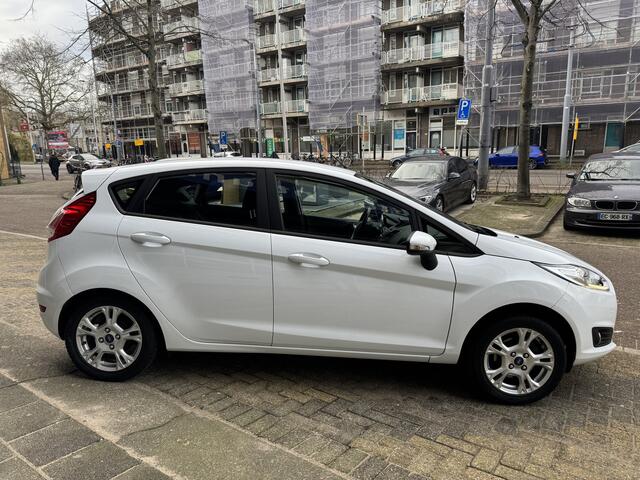 Ford FIESTA 1.0 Style Ultimate 98008KM! NAP | Navigatie | Cruise Control | Parkeersensoren | Lichtmetalen Velgen | Dealeronderhouden |