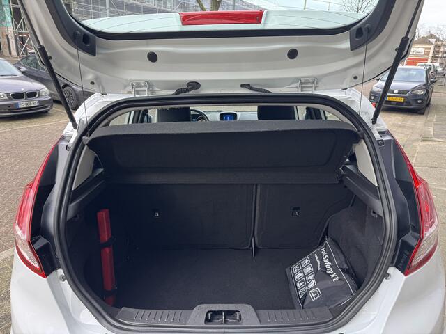 Ford FIESTA 1.0 Style Ultimate 98008KM! NAP | Navigatie | Cruise Control | Parkeersensoren | Lichtmetalen Velgen | Dealeronderhouden |