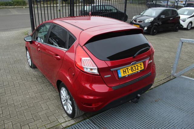 Ford FIESTA 1.0 EcoBoost Titanium AUTOMAAT Navigatie/Bluetooth/Voorruitverwarming/Cruise control/Climate control/Licht metalen velgen/Privacy glas