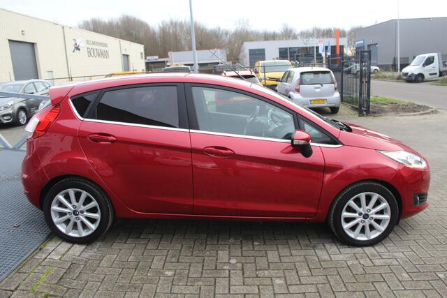Ford FIESTA 1.0 EcoBoost Titanium AUTOMAAT Navigatie/Bluetooth/Voorruitverwarming/Cruise control/Climate control/Licht metalen velgen/Privacy glas