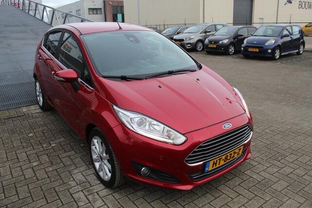 Ford FIESTA 1.0 EcoBoost Titanium AUTOMAAT Navigatie/Bluetooth/Voorruitverwarming/Cruise control/Climate control/Licht metalen velgen/Privacy glas
