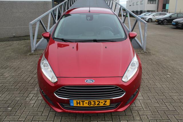Ford FIESTA 1.0 EcoBoost Titanium AUTOMAAT Navigatie/Bluetooth/Voorruitverwarming/Cruise control/Climate control/Licht metalen velgen/Privacy glas