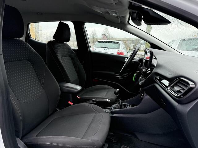 Ford FIESTA 1.0 EcoBoost Hybrid ST-Line X Navi,125pk,6 Bak,Carplay,Camera,Stoelverw,Stuurverw,Clima,Cruise,Pdc V+A,Lm velgen,N.A.P,Apk tot 04-2027