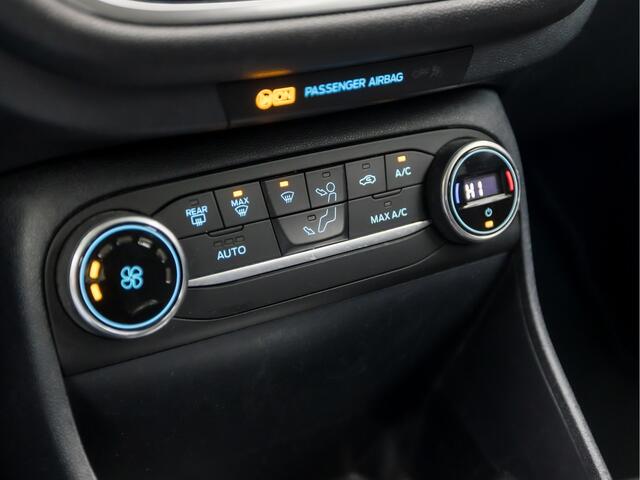 Ford FIESTA 1.0 EcoBoost Titanium (APPLE CARPLAY, GROOT NAVI, CLIMATE, GETINT GLAS, PARKEERSENSOREN, SPORTSTOELEN, CRUISE, LM VELGEN, NIEUWSTAAT)