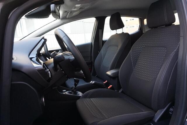 Ford FIESTA 1.0 EcoB.95PK Titanium Navigatie via AppleCarplay/ Parkeersensoren/December 2020.