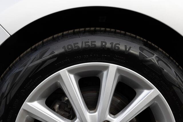 Ford FIESTA 1.0 EcoBoost Titanium X stuurwielverw. / carplay / voorruitverw. / bomvolle auto