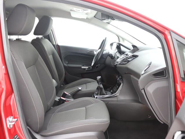 Ford FIESTA 1.0 EcoBoost Titanium 100pk Cruise / Navi / Trekh. / Verlaagd.