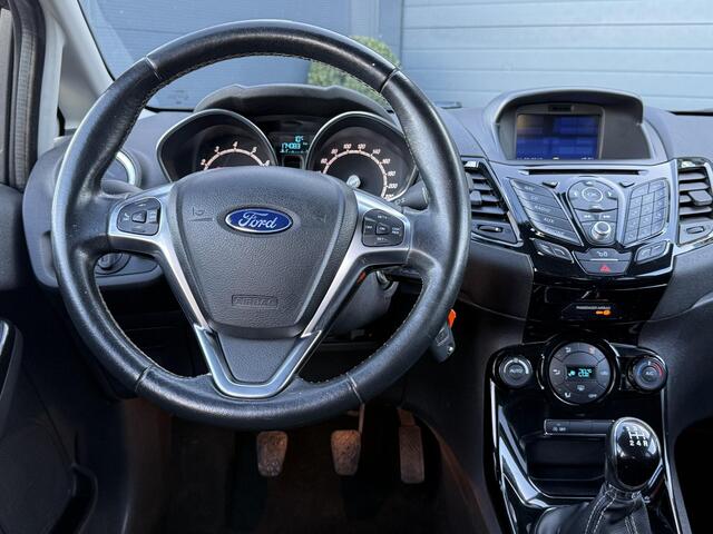 Ford FIESTA 1.0 EcoBoost Titanium Navi,Trekhaak,Clima,Cruise,Pdc,5 Deurs,Lm velgen,D-riem recent vv,Nieuwe Apk bij Aflevering