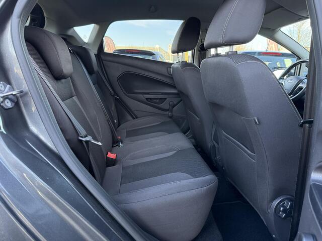 Ford FIESTA 1.0 EcoBoost Titanium Navi,Trekhaak,Clima,Cruise,Pdc,5 Deurs,Lm velgen,D-riem recent vv,Nieuwe Apk bij Aflevering