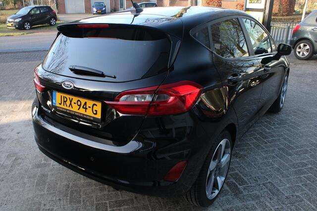 Ford FIESTA 1.0 Apple/Android carplay, Parkeer assistent, Stuurverwarming, Stoelverwarming, Cruise control, Airco, Parkeersens. V en A, 18" LMV