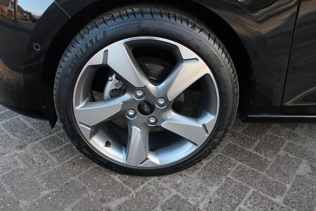 Ford FIESTA 1.0 Apple/Android carplay, Parkeer assistent, Stuurverwarming, Stoelverwarming, Cruise control, Airco, Parkeersens. V en A, 18" LMV