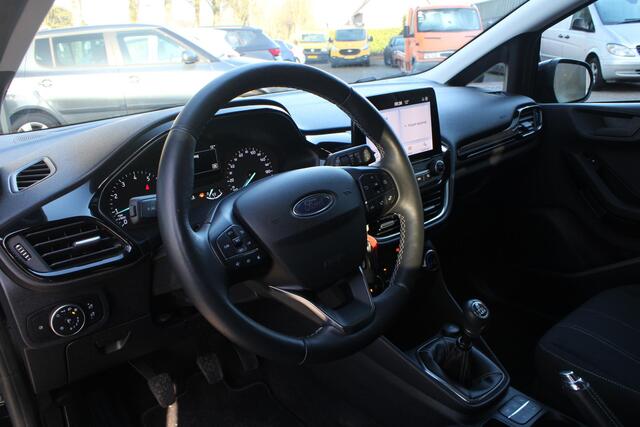 Ford FIESTA 1.0 Apple/Android carplay, Parkeer assistent, Stuurverwarming, Stoelverwarming, Cruise control, Airco, Parkeersens. V en A, 18" LMV