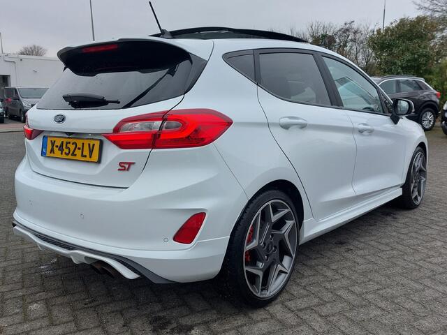 Ford FIESTA 1.5 EcoBoost 200pk ST-3 Performance-Pack | Navi + Apple Carplay | B&O Sound Clima | Cruise | Panorama Schuifdak | Keyless Entry | Led Koplampen | Pdc+Camera | Privacy Glass | 18''lm