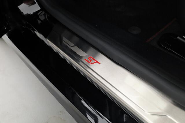 Ford FIESTA 1.0 EcoBoost Hybrid ST-Line X | Winter Pack | Adapt. Cruise | Camera | All Season | Keyless | CarPlay | 17''