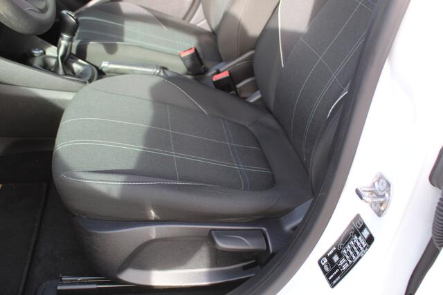 Ford FIESTA 1.1-71pk Trend 5drs. Erg nette Ford Fiesta voor nog jaren rijplezier ! Airco, parkeersensoren achter, navigatie, telefoonvoorb., DAB, inklapbare buitenspiegels etc.