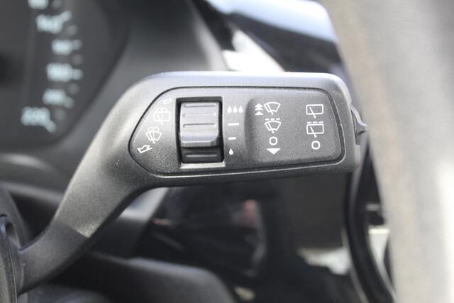 Ford FIESTA 1.1-71pk Trend 5drs. Erg nette Ford Fiesta voor nog jaren rijplezier ! Airco, parkeersensoren achter, navigatie, telefoonvoorb., DAB, inklapbare buitenspiegels etc.