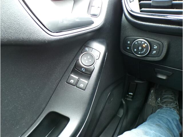 Ford FIESTA 1.0 EcoBoost Titanium AUTOM 101 PK ,CARPLAY ,1E EIGENAAR WINTER PAKKET VOL OPTIE,S