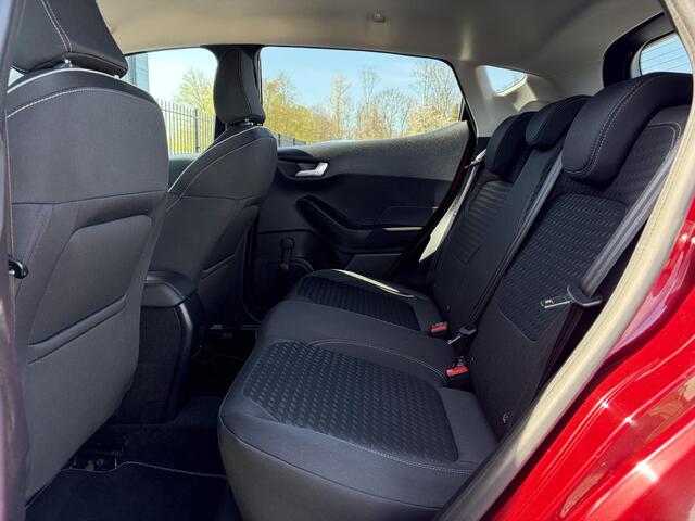 Ford FIESTA 1.0 EcoBoost Titanium Dealer Onderhouden,6 Bak,Navi,Camera,Clima,Cruise,Lm velgen,Apple Carplay/Android Auto,Rijstrooksensor,Pdc V+A,102pk,N.A.P,Apk tot 04-2027,Titanium Uitvoering