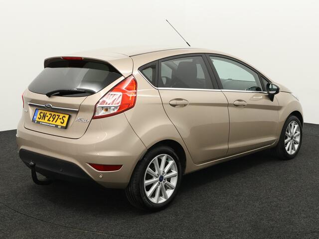Ford FIESTA 1.0 EcoBoost Titanium Trekhaak, Bluetooth, Cruise control, Parkeersensor achter, Regensensor, Verwarmd voorruit, Lichtmetalen velgen 16, Ontdek deze sportieve en betrouwbare Ford Fiesta 1.0 EcoBoost Titanium uit 2017 met handgeschakelde transmissie. Dankz