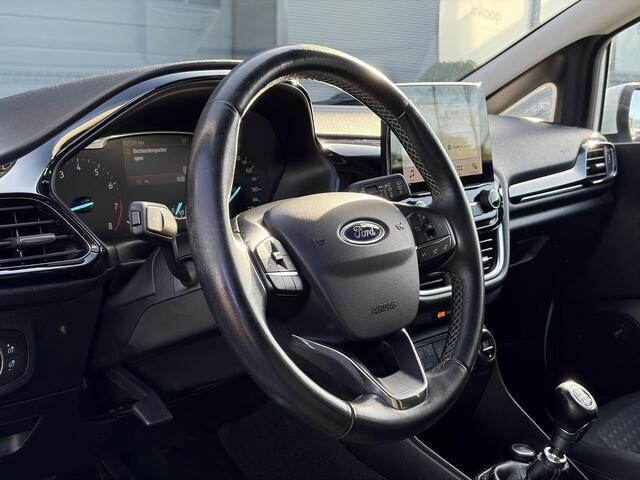 Ford FIESTA 1.0 EcoBoost Titanium 2e Eigenaar,6 Bak,Camera,Trekhaak,Navi,102pk,Pdc V+A,Lm velgen,5 Deurs,N.A.P,Net beurt gehad,Bj 11-2017,Rijstrooksensor,Apk tot 12-2026